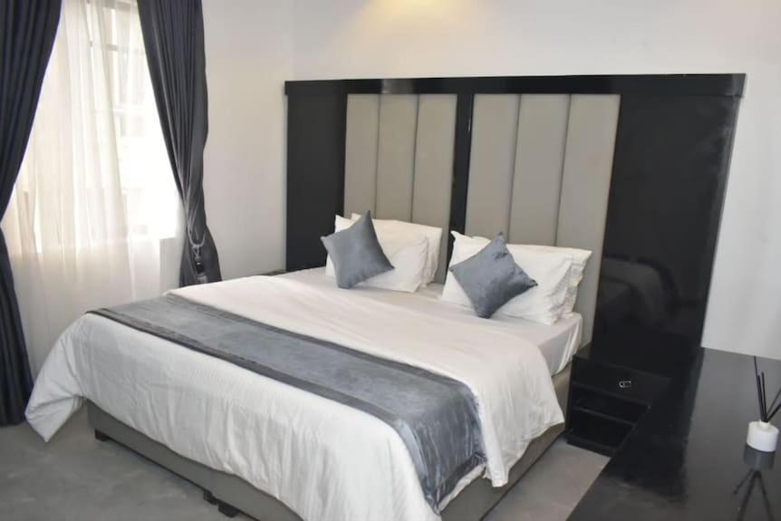 Jada Hotel And Suits Lagos Exterior photo