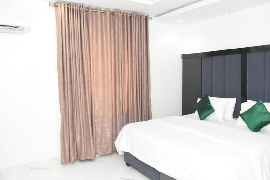 Jada Hotel And Suits Lagos Exterior photo